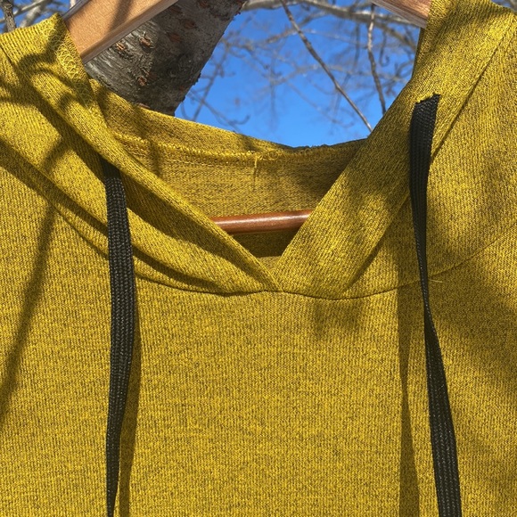 Hoodie Tunic with Pockets - Picture 10 of 12